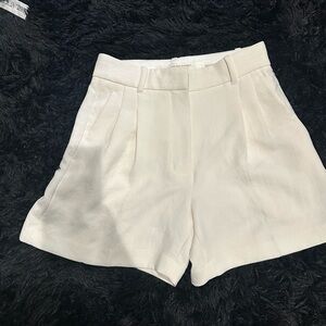Aritzia Cream THE EFFORTLESS SHORT